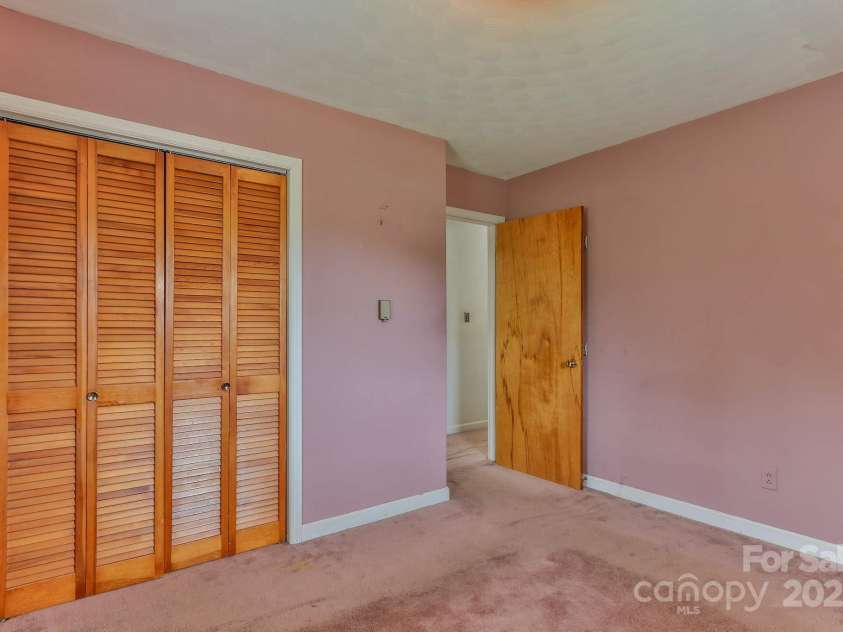 554 Wildlife Access Road, Hickory, NC 28601.  MLS# CAR4279356, YatesRealty ID 28579. 