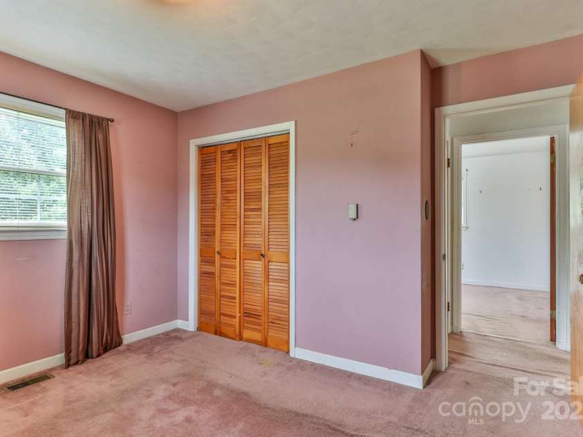 554 Wildlife Access Road, Hickory, NC 28601.  MLS# CAR4279356, YatesRealty ID 28579. 