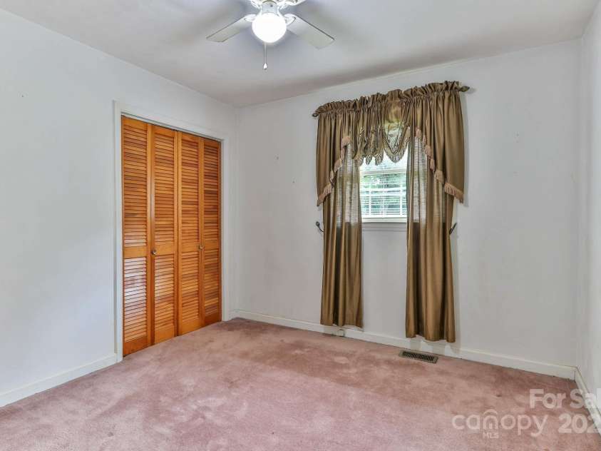 554 Wildlife Access Road, Hickory, NC 28601.  MLS# CAR4279356, YatesRealty ID 28579. 