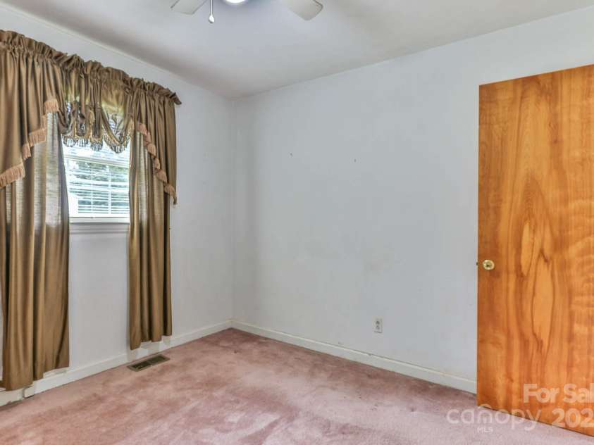 554 Wildlife Access Road, Hickory, NC 28601.  MLS# CAR4279356, YatesRealty ID 28579. 