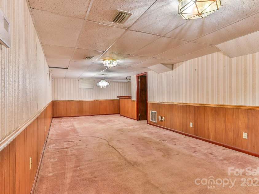 554 Wildlife Access Road, Hickory, NC 28601.  MLS# CAR4279356, YatesRealty ID 28579. 