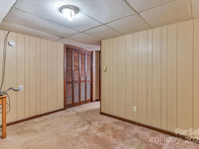 554 Wildlife Access Road, Hickory, NC 28601.  MLS# CAR4279356, YatesRealty ID 28579. 