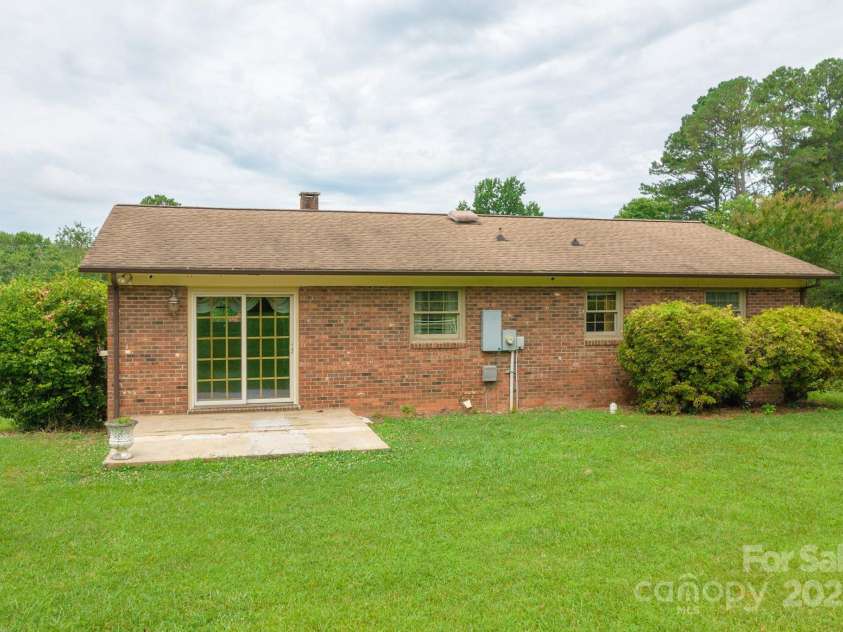 554 Wildlife Access Road, Hickory, NC 28601.  MLS# CAR4279356, YatesRealty ID 28579. 