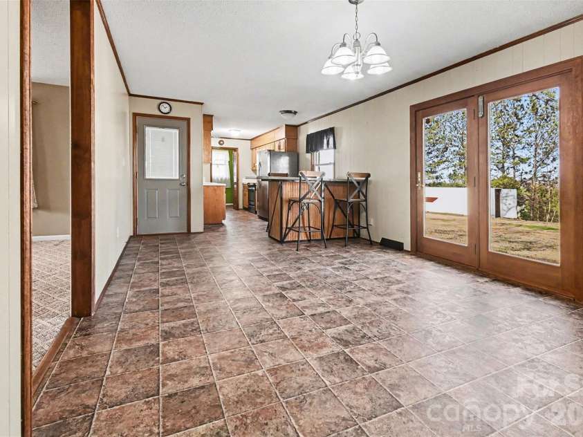 238 Lakeview Drive, Blacksburg, SC 29702.  MLS# CAR4338357, YatesRealty ID 2858. 