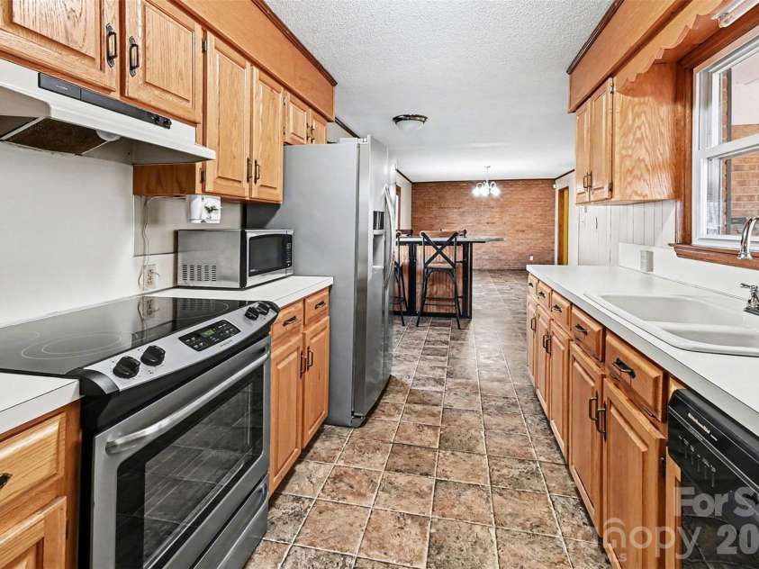 238 Lakeview Drive, Blacksburg, SC 29702.  MLS# CAR4338357, YatesRealty ID 2858. 