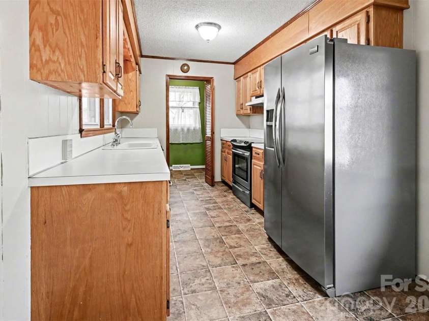 238 Lakeview Drive, Blacksburg, SC 29702.  MLS# CAR4338357, YatesRealty ID 2858. 