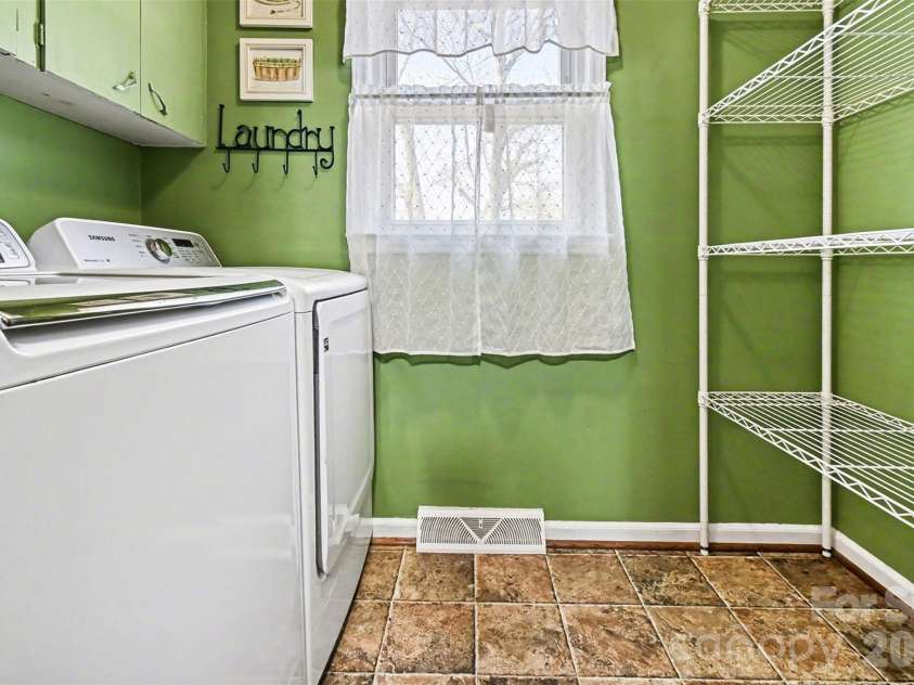 238 Lakeview Drive, Blacksburg, SC 29702.  MLS# CAR4338357, YatesRealty ID 2858. 