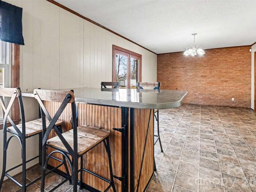 238 Lakeview Drive, Blacksburg, SC 29702.  MLS# CAR4338357, YatesRealty ID 2858. 