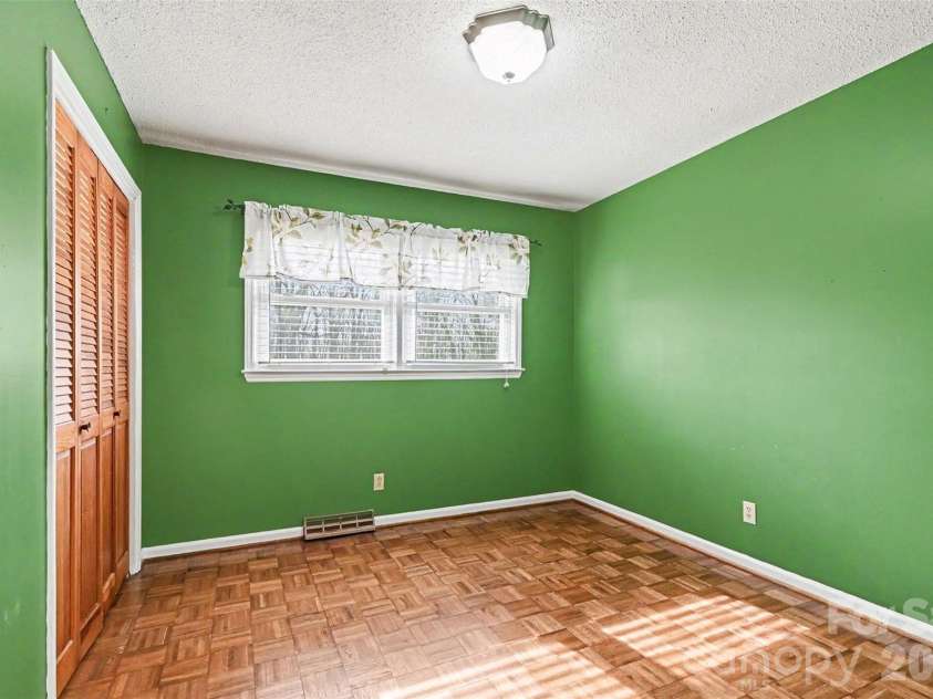 238 Lakeview Drive, Blacksburg, SC 29702.  MLS# CAR4338357, YatesRealty ID 2858. 