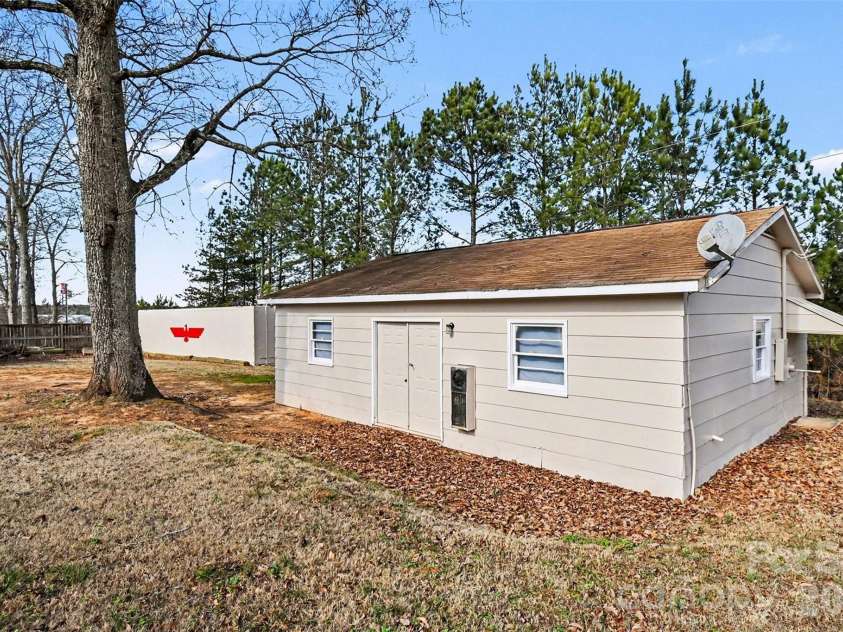 238 Lakeview Drive, Blacksburg, SC 29702.  MLS# CAR4338357, YatesRealty ID 2858. 