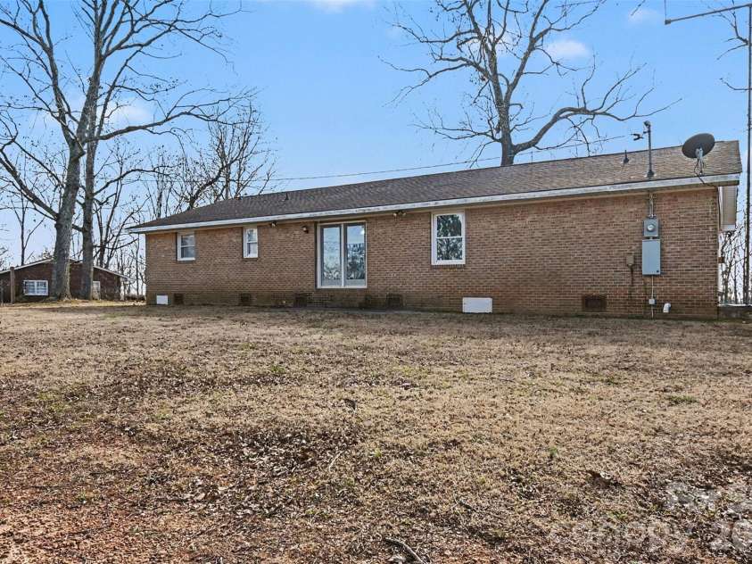 238 Lakeview Drive, Blacksburg, SC 29702.  MLS# CAR4338357, YatesRealty ID 2858. 