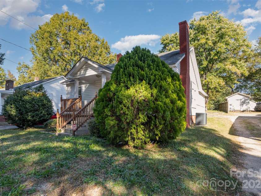 807 Klondale Avenue, Kannapolis, NC 28081.  MLS# CAR4192957, YatesRealty ID 2858. 