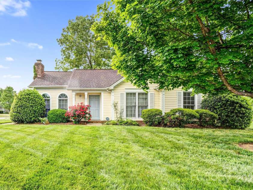 8901 English Saddle Lane, Charlotte, NC 28273.  MLS# CAR4261455, YatesRealty ID 28580. 