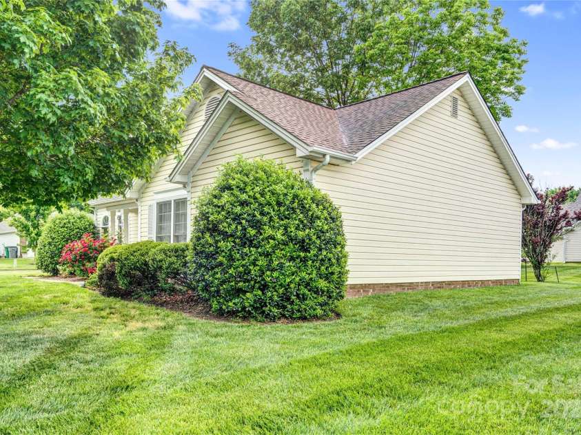 8901 English Saddle Lane, Charlotte, NC 28273.  MLS# CAR4261455, YatesRealty ID 28580. 
