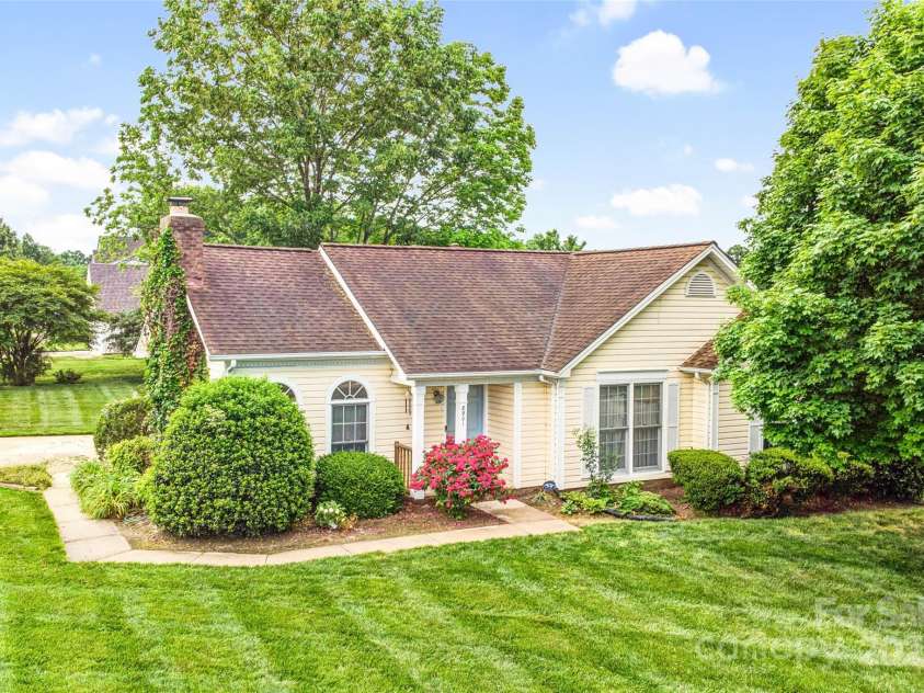 8901 English Saddle Lane, Charlotte, NC 28273.  MLS# CAR4261455, YatesRealty ID 28580. 