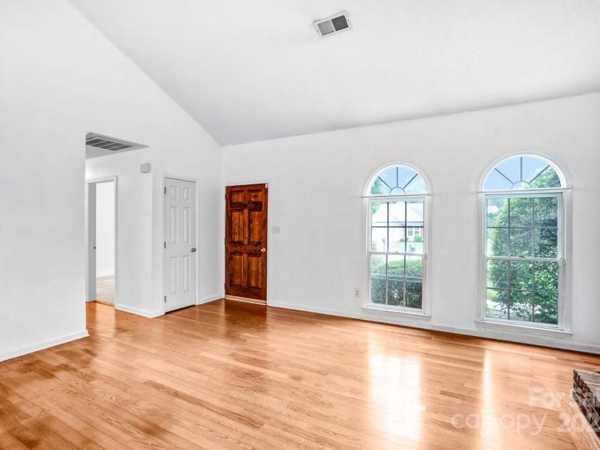 8901 English Saddle Lane, Charlotte, NC 28273.  MLS# CAR4261455, YatesRealty ID 28580. 
