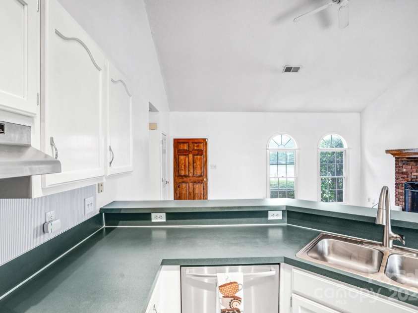 8901 English Saddle Lane, Charlotte, NC 28273.  MLS# CAR4261455, YatesRealty ID 28580. 