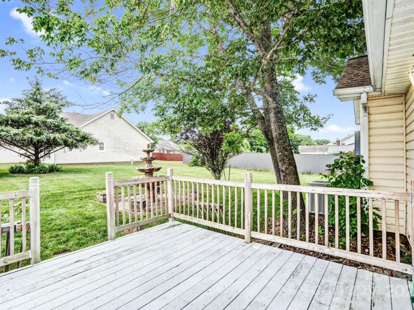 8901 English Saddle Lane, Charlotte, NC 28273.  MLS# CAR4261455, YatesRealty ID 28580. 
