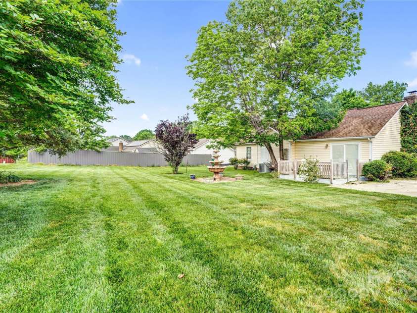 8901 English Saddle Lane, Charlotte, NC 28273.  MLS# CAR4261455, YatesRealty ID 28580. 