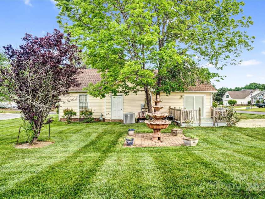 8901 English Saddle Lane, Charlotte, NC 28273.  MLS# CAR4261455, YatesRealty ID 28580. 