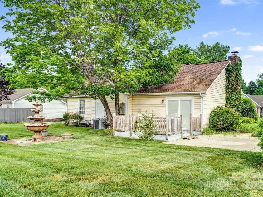 8901 English Saddle Lane, Charlotte, NC 28273.  MLS# CAR4261455, YatesRealty ID 28580. 