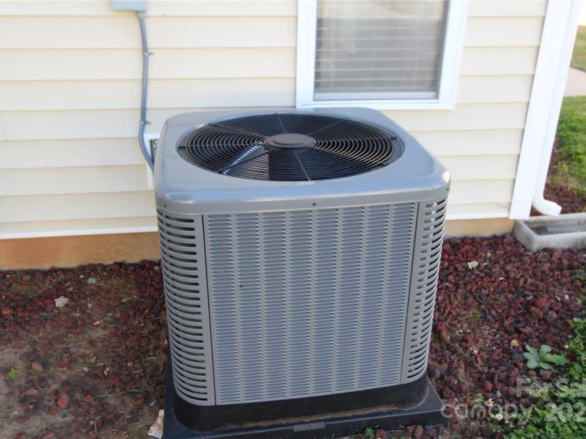 2099 Shady Pond Drive, Clover, SC 29710.  MLS# CAR4328941, YatesRealty ID 28581. New HVAC unit 6/25