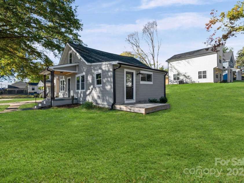 225 Lee Street, Mount Holly, NC 28120.  MLS# CAR4313791, YatesRealty ID 28581. 