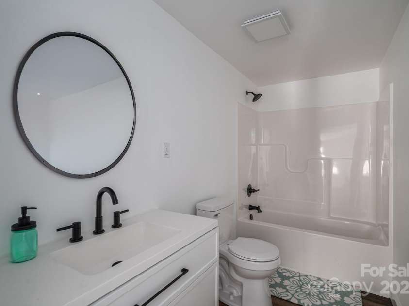 2824 Nickey Sharts Road, Shelby, NC 28150.  MLS# CAR4281966, YatesRealty ID 28583. Bathroom