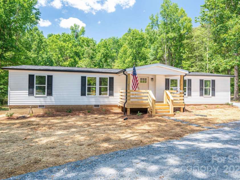 2824 Nickey Sharts Road, Shelby, NC 28150.  MLS# CAR4281966, YatesRealty ID 28583. Front of House