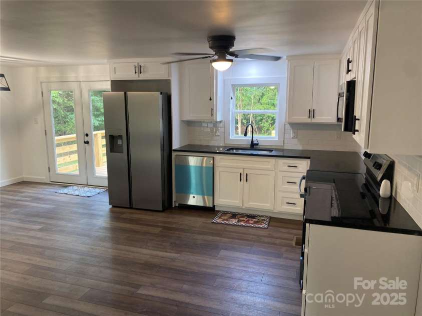 2824 Nickey Sharts Road, Shelby, NC 28150.  MLS# CAR4281966, YatesRealty ID 28583. Kitchen