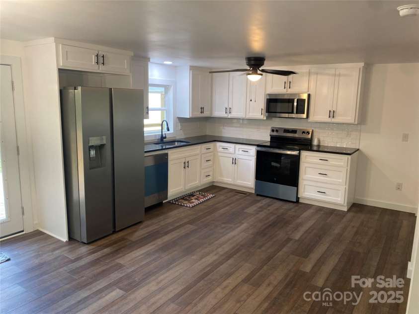 2824 Nickey Sharts Road, Shelby, NC 28150.  MLS# CAR4281966, YatesRealty ID 28583. Kitchen