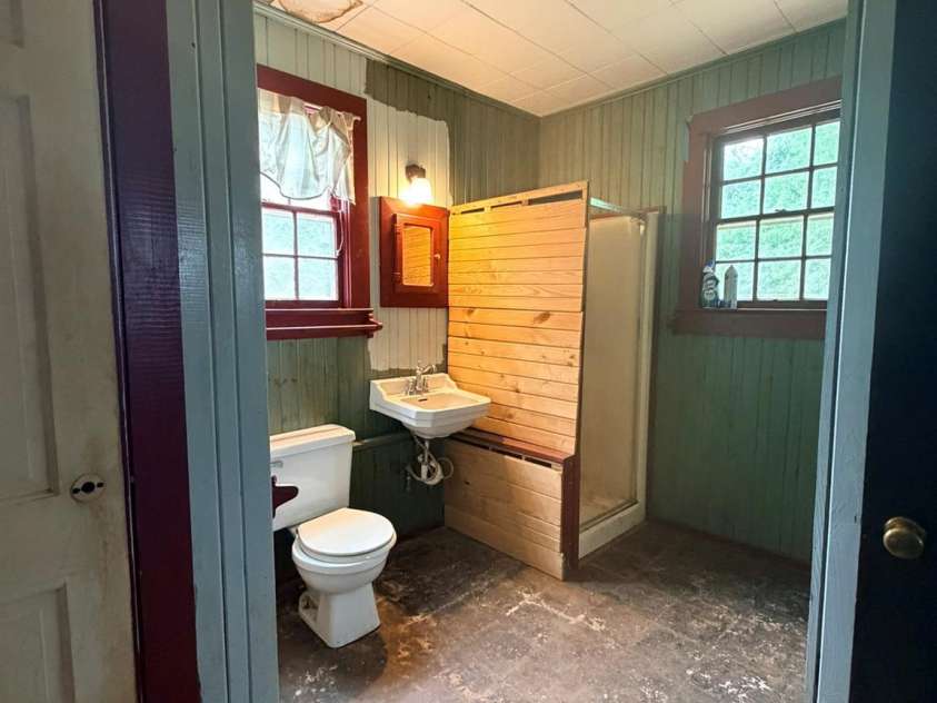 2940 Shue Road, Salisbury, NC 28147.  MLS# CAR4389370, YatesRealty ID 28583. 2nd full bath has no flooring