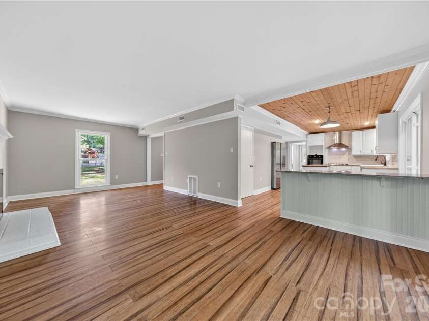 7942 Surreywood Place, Charlotte, NC 28270.  MLS# CAR4373125, YatesRealty ID 28584. Open Concept Floor Plan