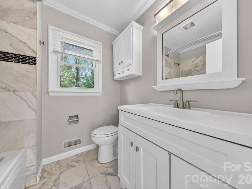 7942 Surreywood Place, Charlotte, NC 28270.  MLS# CAR4373125, YatesRealty ID 28584. Primary Bath