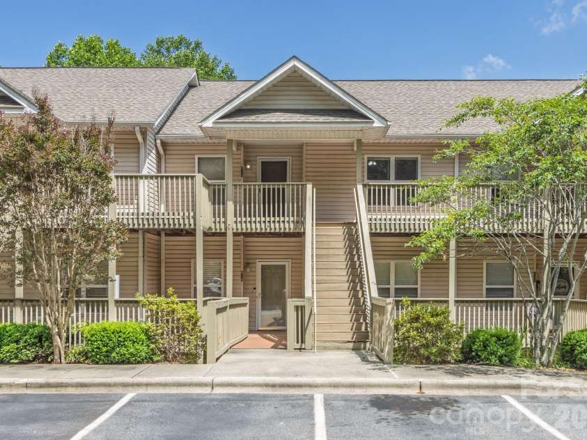 515 Carrington Place, Arden, NC 28704.  MLS# CAR4383772, YatesRealty ID 28586. 2nd floor entry.