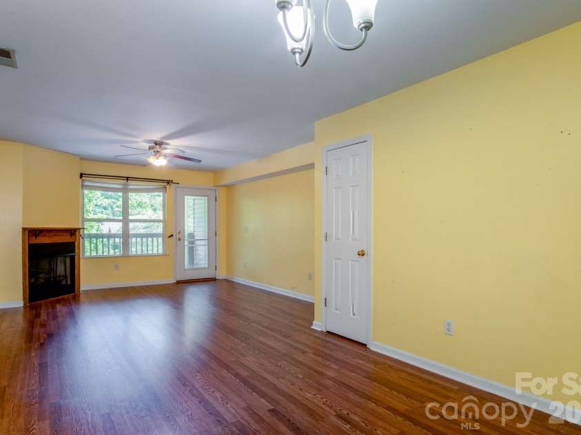 515 Carrington Place, Arden, NC 28704.  MLS# CAR4383772, YatesRealty ID 28586. 