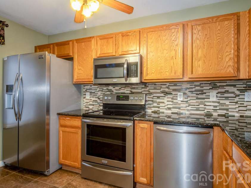 515 Carrington Place, Arden, NC 28704.  MLS# CAR4383772, YatesRealty ID 28586. 