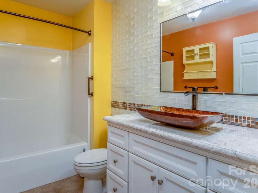515 Carrington Place, Arden, NC 28704.  MLS# CAR4383772, YatesRealty ID 28586. 