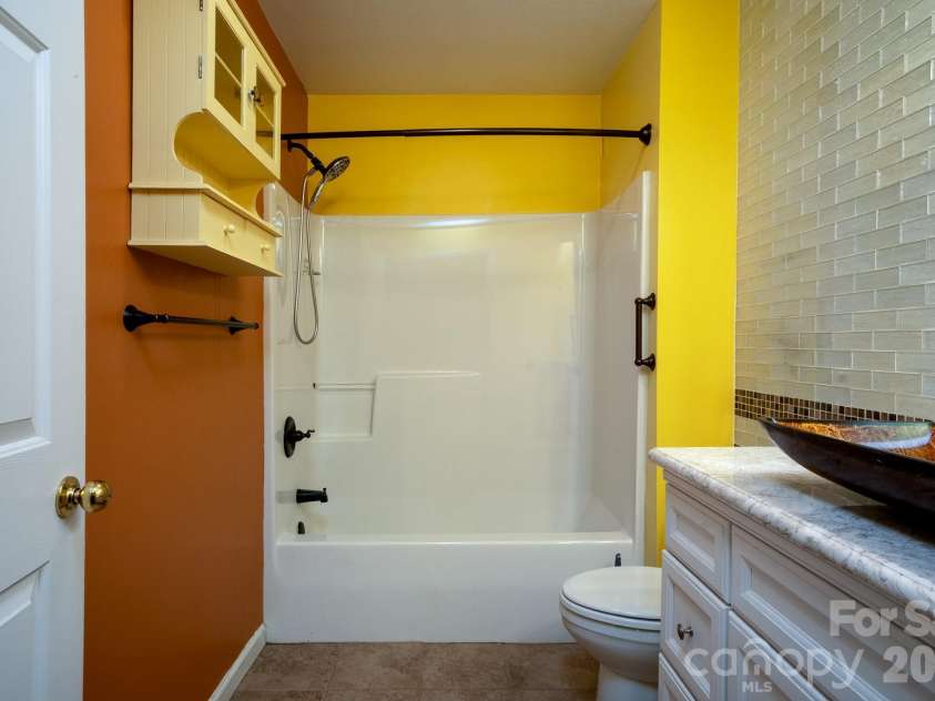 515 Carrington Place, Arden, NC 28704.  MLS# CAR4383772, YatesRealty ID 28586. 