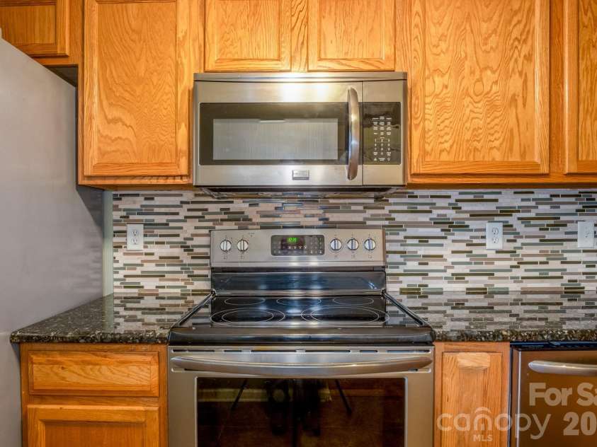 515 Carrington Place, Arden, NC 28704.  MLS# CAR4383772, YatesRealty ID 28586. 