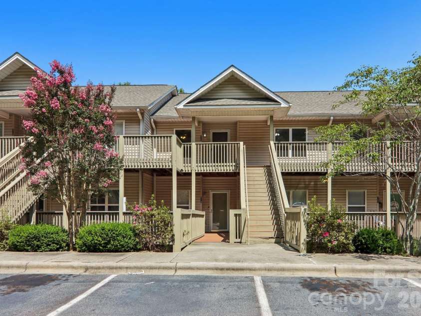 515 Carrington Place, Arden, NC 28704.  MLS# CAR4383772, YatesRealty ID 28586. 
