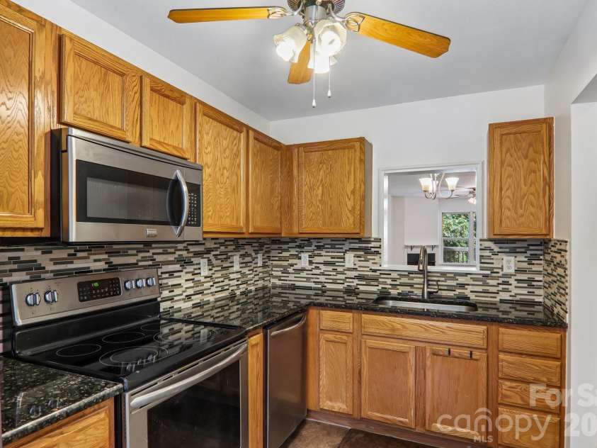 515 Carrington Place, Arden, NC 28704.  MLS# CAR4383772, YatesRealty ID 28586. 