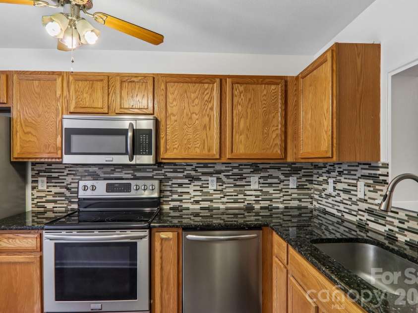 515 Carrington Place, Arden, NC 28704.  MLS# CAR4383772, YatesRealty ID 28586. 