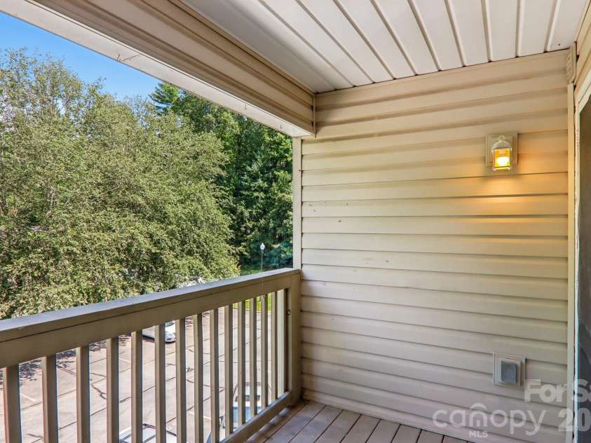 515 Carrington Place, Arden, NC 28704.  MLS# CAR4383772, YatesRealty ID 28586. 