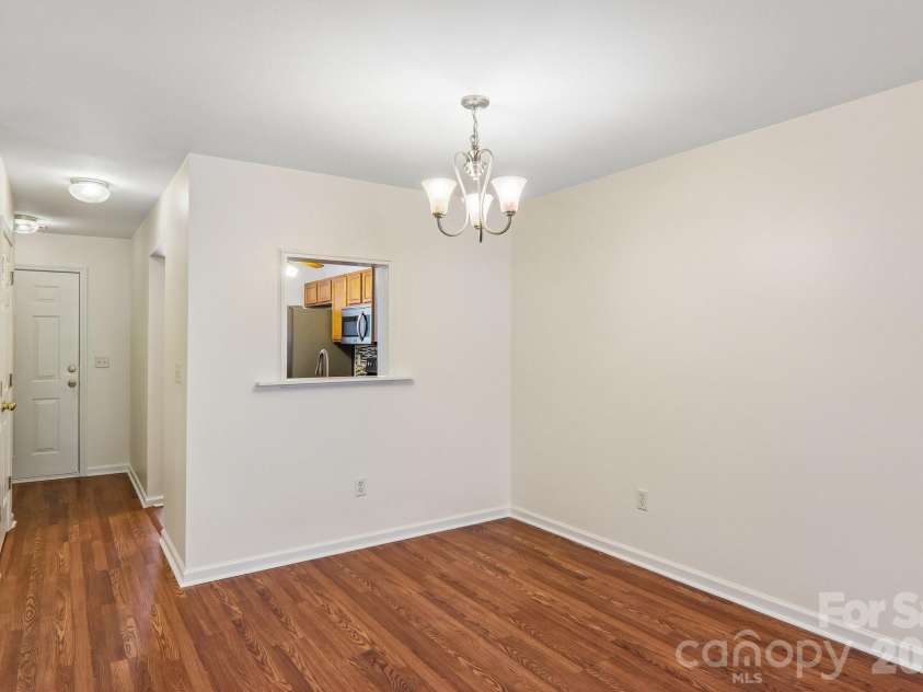 515 Carrington Place, Arden, NC 28704.  MLS# CAR4383772, YatesRealty ID 28586. Dining area