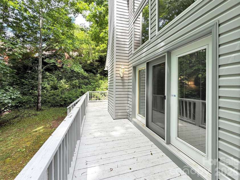 33 Buttercup Place, Maggie Valley, NC 28751.  MLS# CAR4389398, YatesRealty ID 28587. 