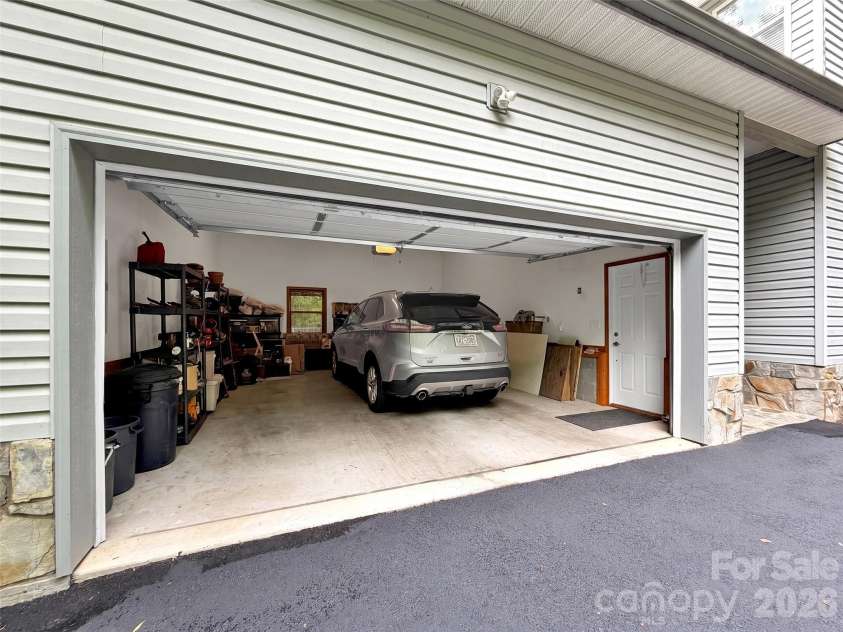 33 Buttercup Place, Maggie Valley, NC 28751.  MLS# CAR4389398, YatesRealty ID 28587. 