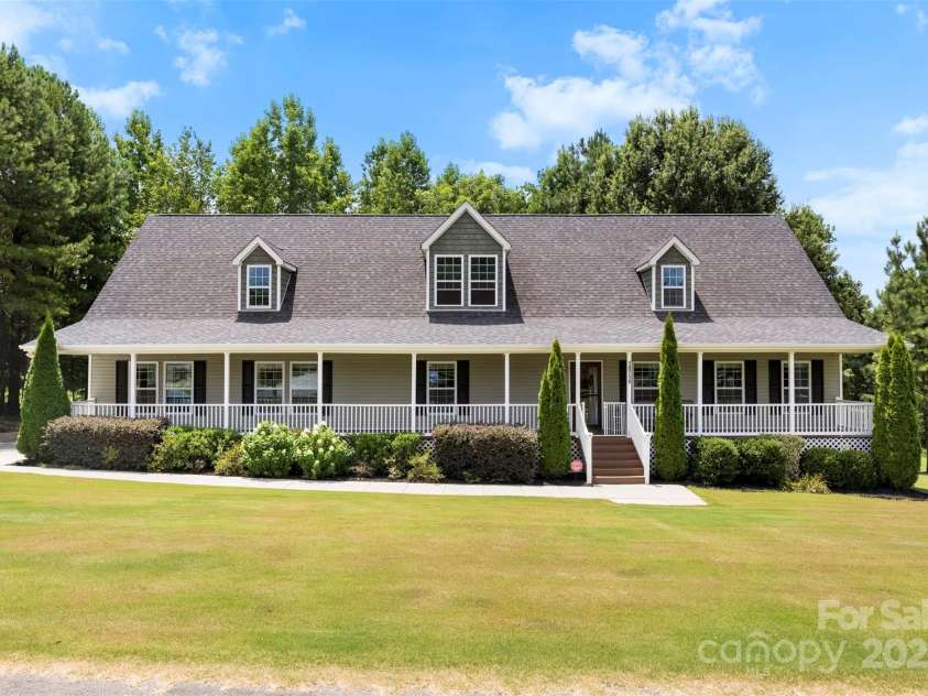 10715 Paxtons Place, Davidson, NC 28036.  MLS# CAR4283419, YatesRealty ID 28588. Front of House