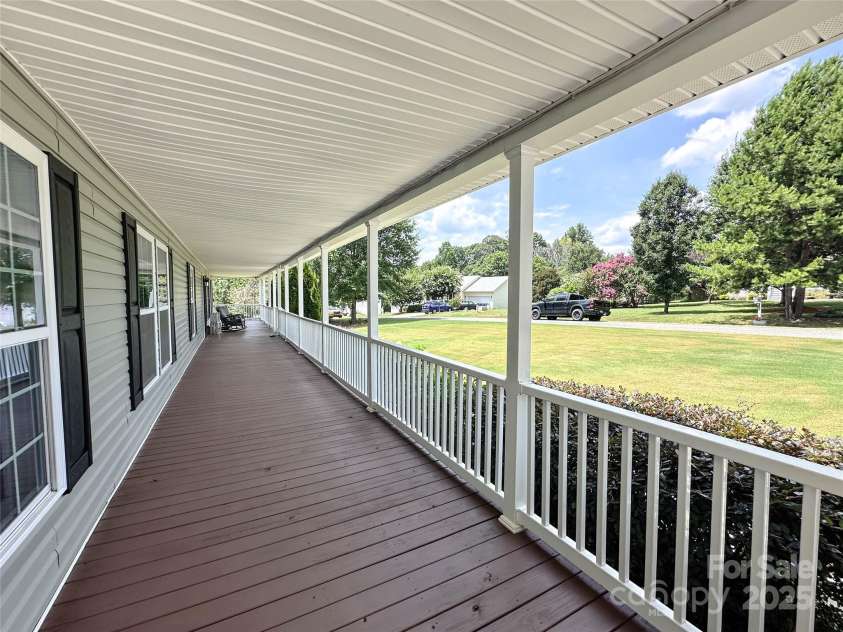 10715 Paxtons Place, Davidson, NC 28036.  MLS# CAR4283419, YatesRealty ID 28588. Front Porch