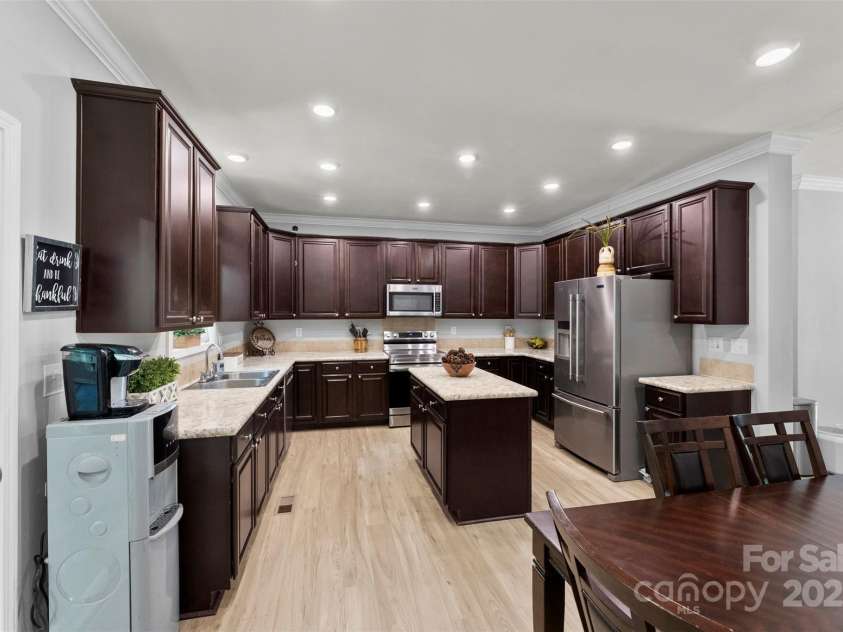 10715 Paxtons Place, Davidson, NC 28036.  MLS# CAR4283419, YatesRealty ID 28588. Kitchen II